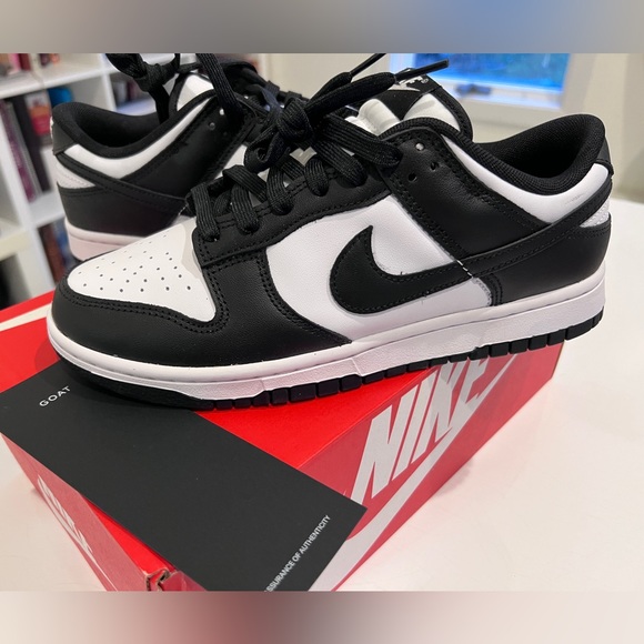 NWT Nike Black and White low dunks. “The legendary Pandas”. - Picture 2 of 4